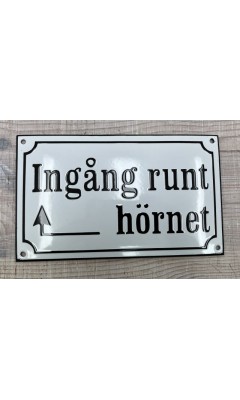 Emaljskylt Ingång runt hörnet med pil vänster vit - svart 20 x 12 cm modell 10-3 Emaljskylt Ingång runt hörnet med pil vänster vit - svart 20 x 12 cm modell 10-3